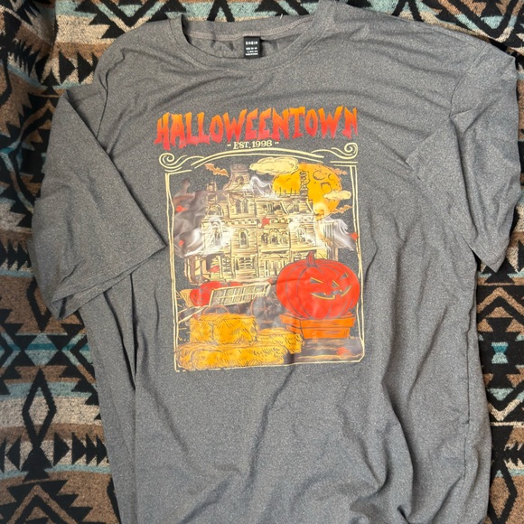 Halloweentown Graphic Tshirt | SHEIN - Picture 2 of 3